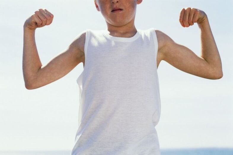 نوجوان قوی و بزرگ شدن آلت تناسلی در 14 سالگی