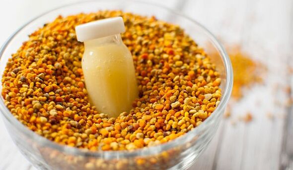 یک مرد با مصرف ژل رویال و نان زنبور عسل خود را خوش فرم نگه می دارد